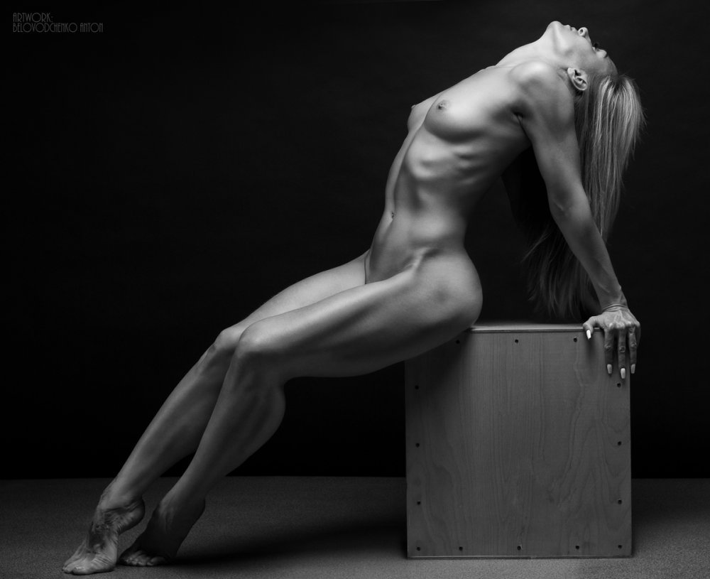Dynamic Nude Pose