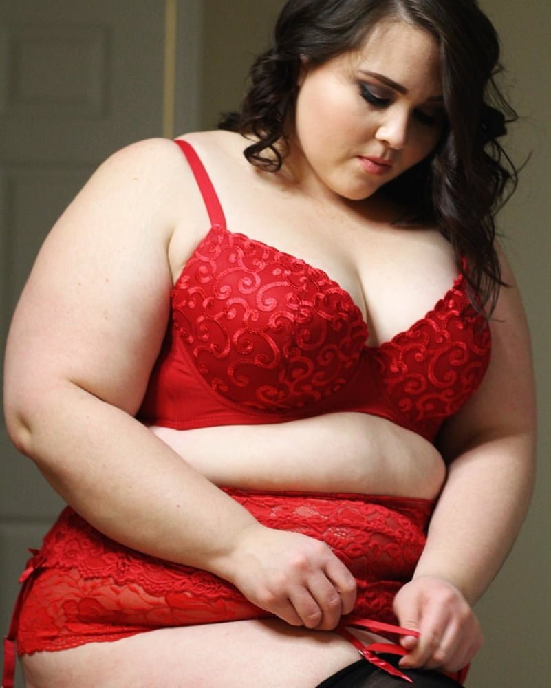 Curvy in bed