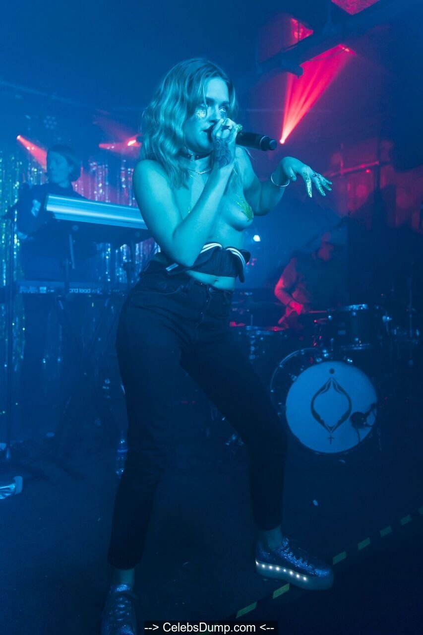 TOVE STYRKE Naked