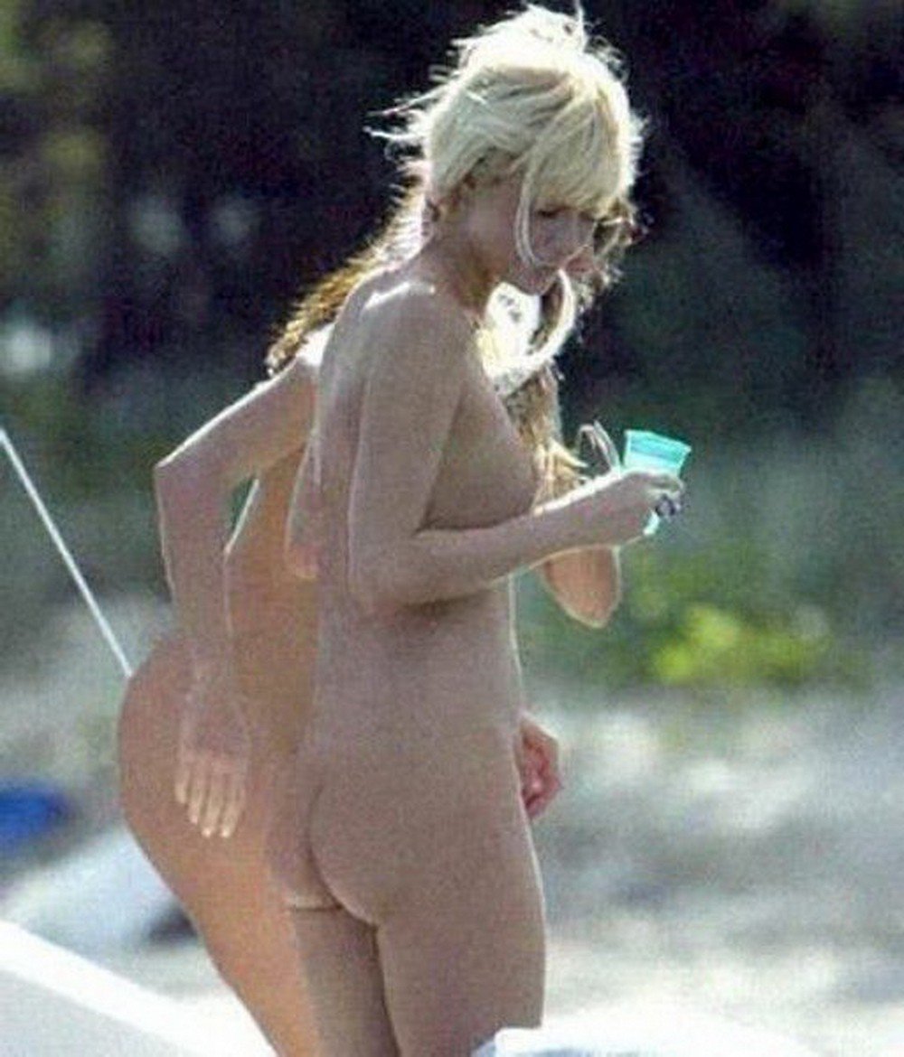 Paris Hilton Plovy