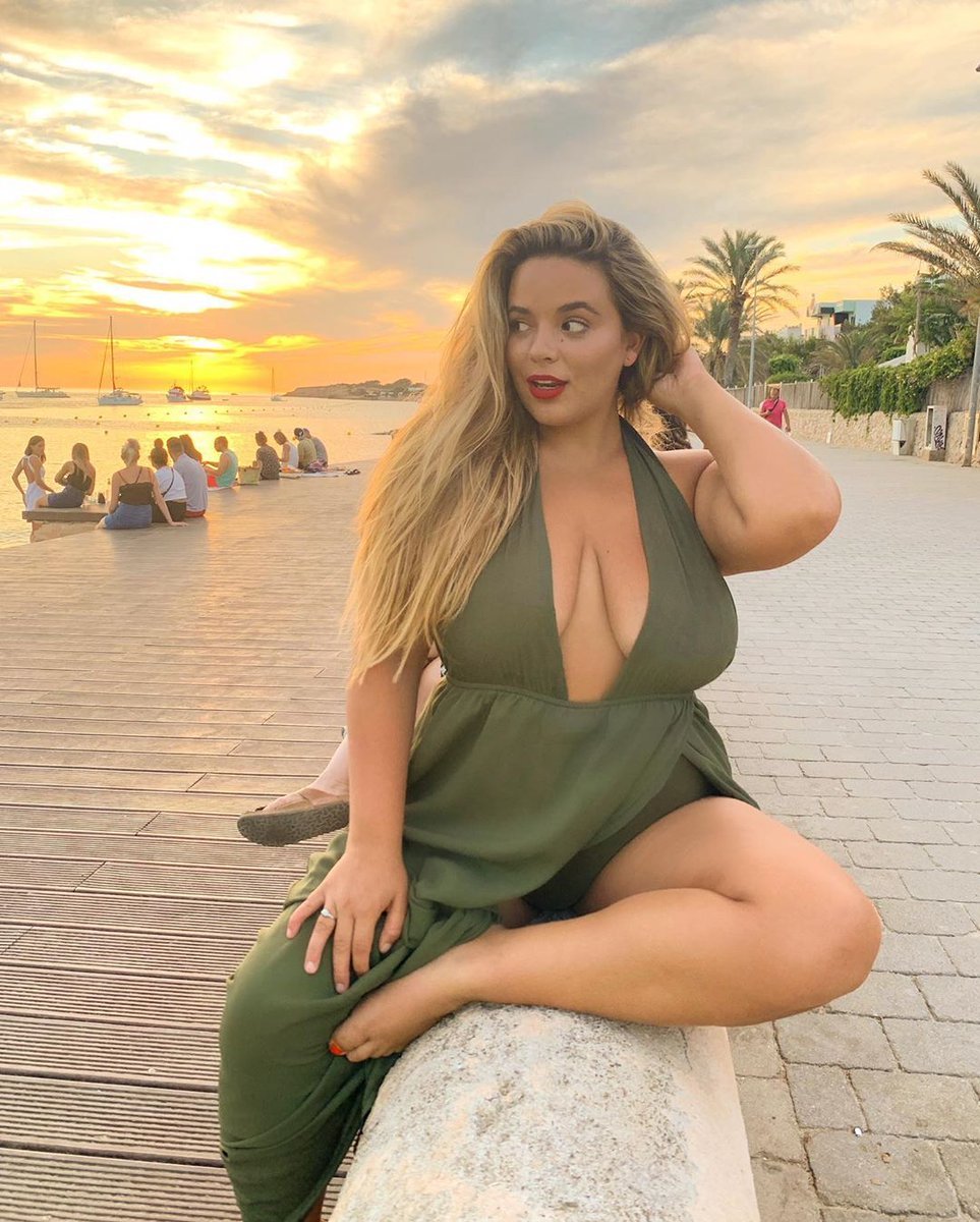 Savana Rehm Hot