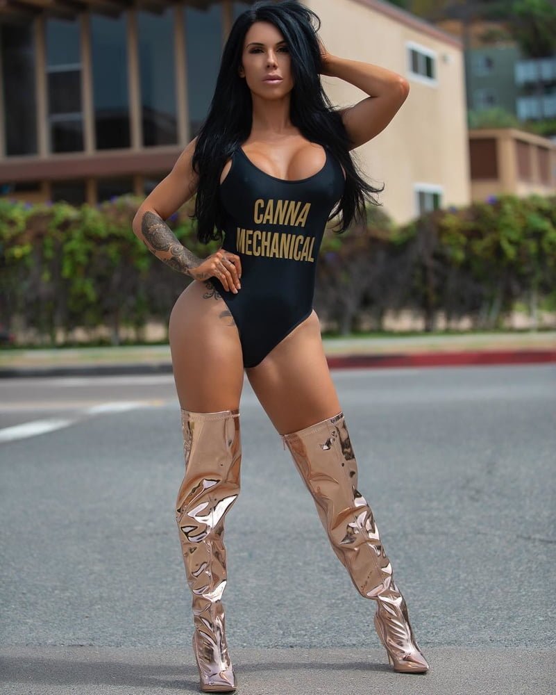 Savanna Santos Fіtnes-model