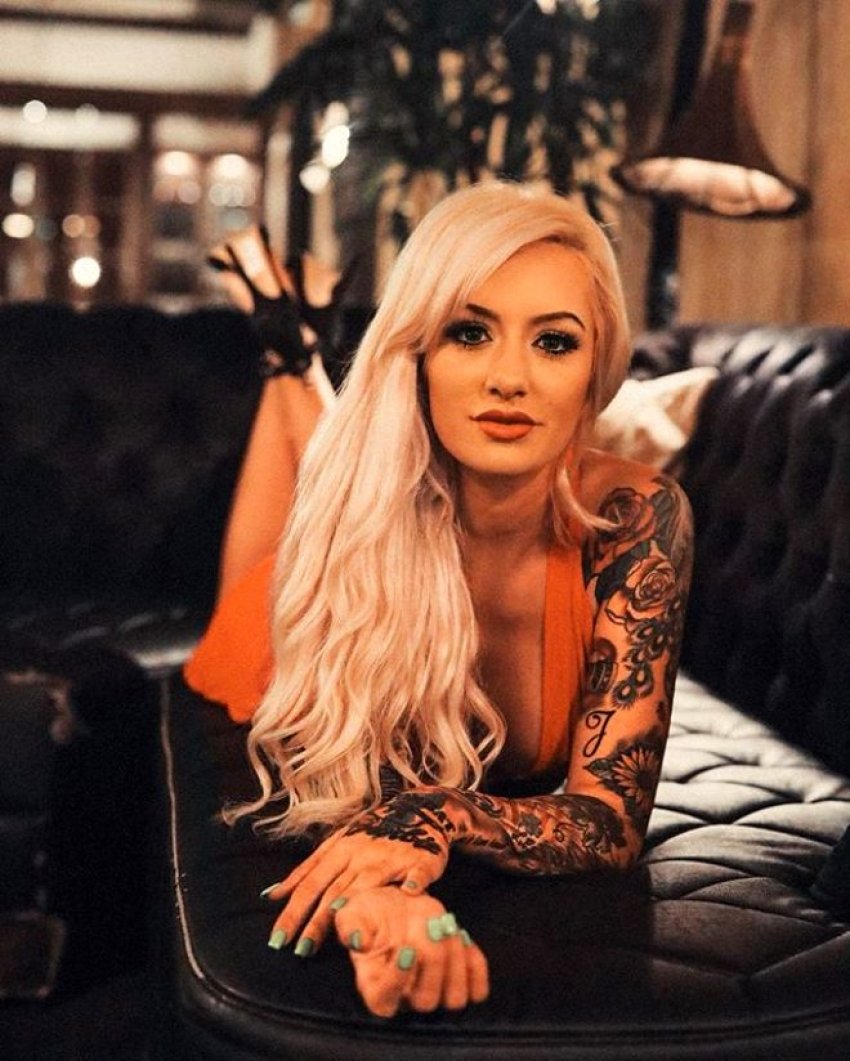 Reana singer Playboy