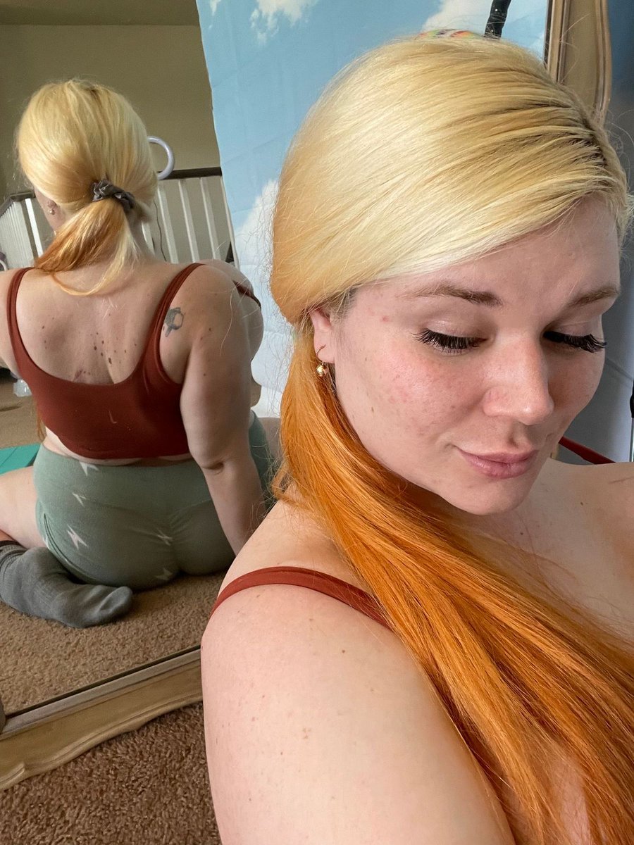 Penny Underbust Selfie