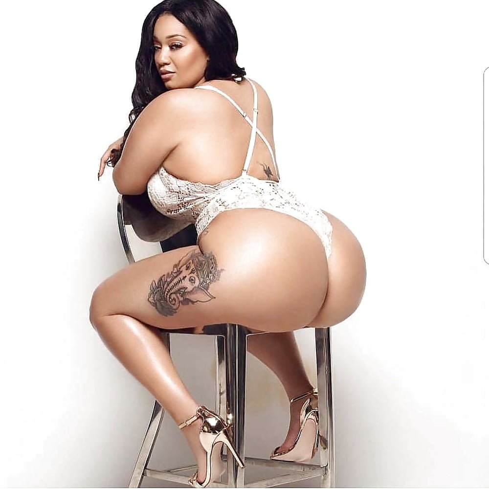 Mulatto with gorgeous hips nude