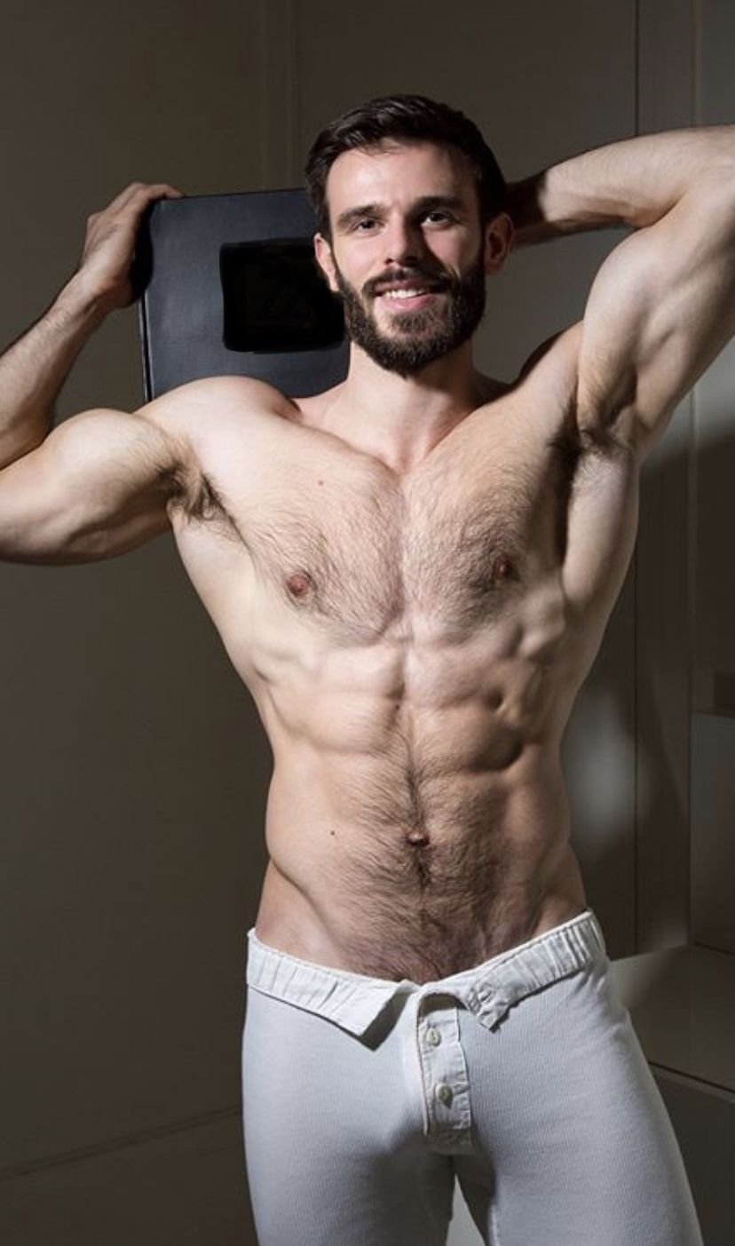 Killian Belliard with a naked beard and his boyfriend