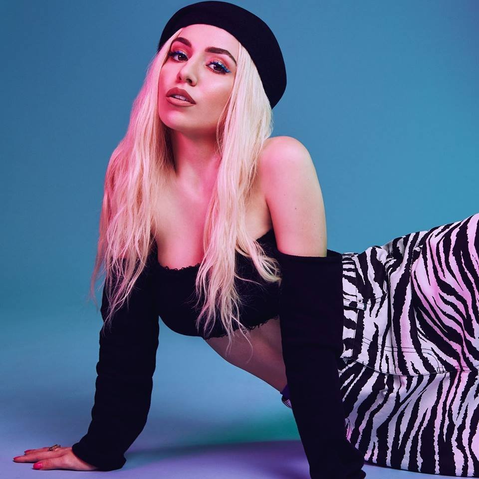 Ava Max chest