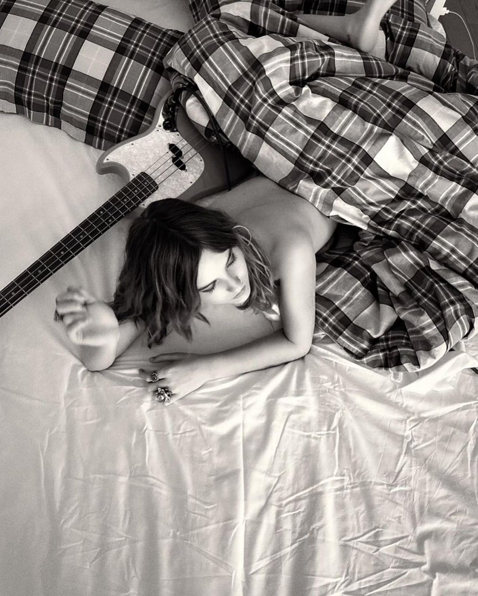 Mopenskin guitarist