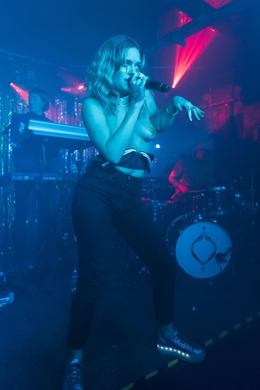 Tove Lo Showing Breasts