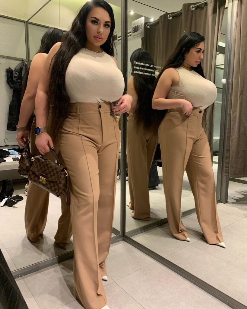 Anastasia Bertier is bending
