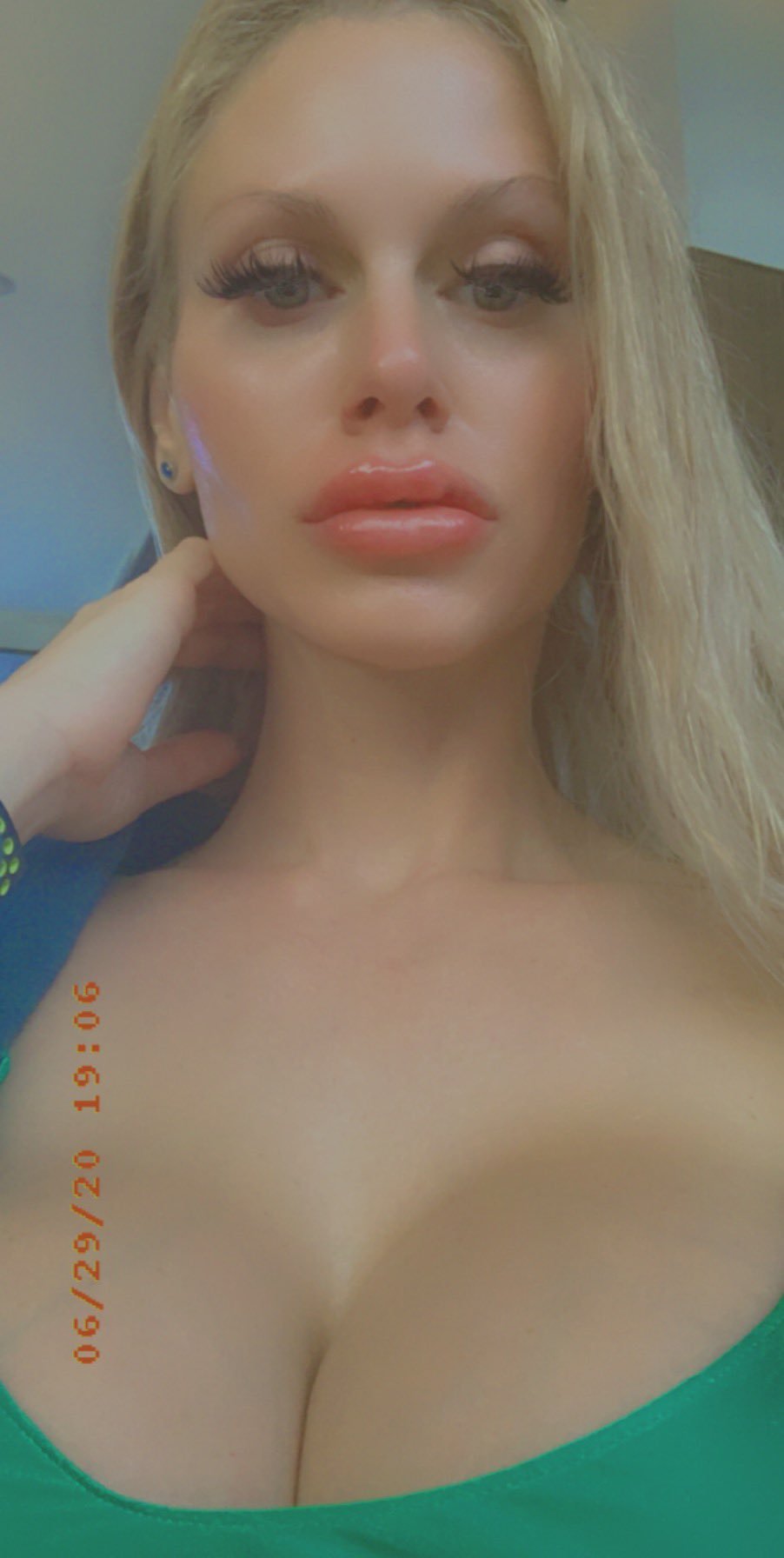 Sasha Akashova actress