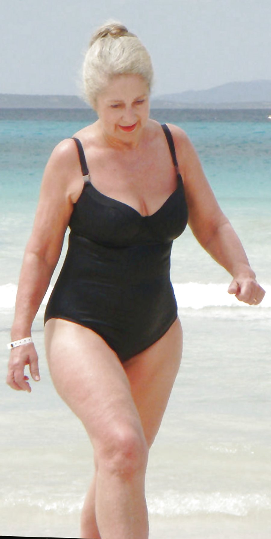Milf in Bikini on Lake