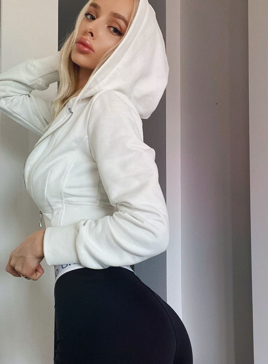 Lola Bunny model Yambogdini naked
