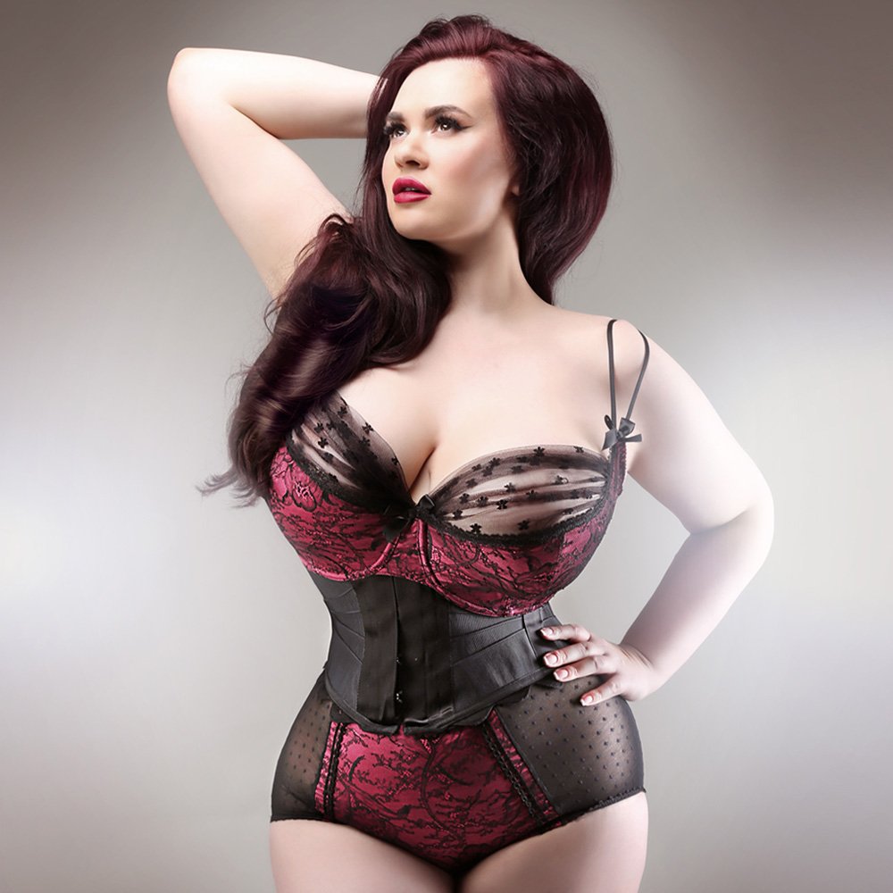 Model plus sazes Ashley Grahem