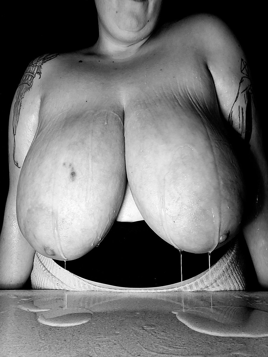 Pornography of macromastia