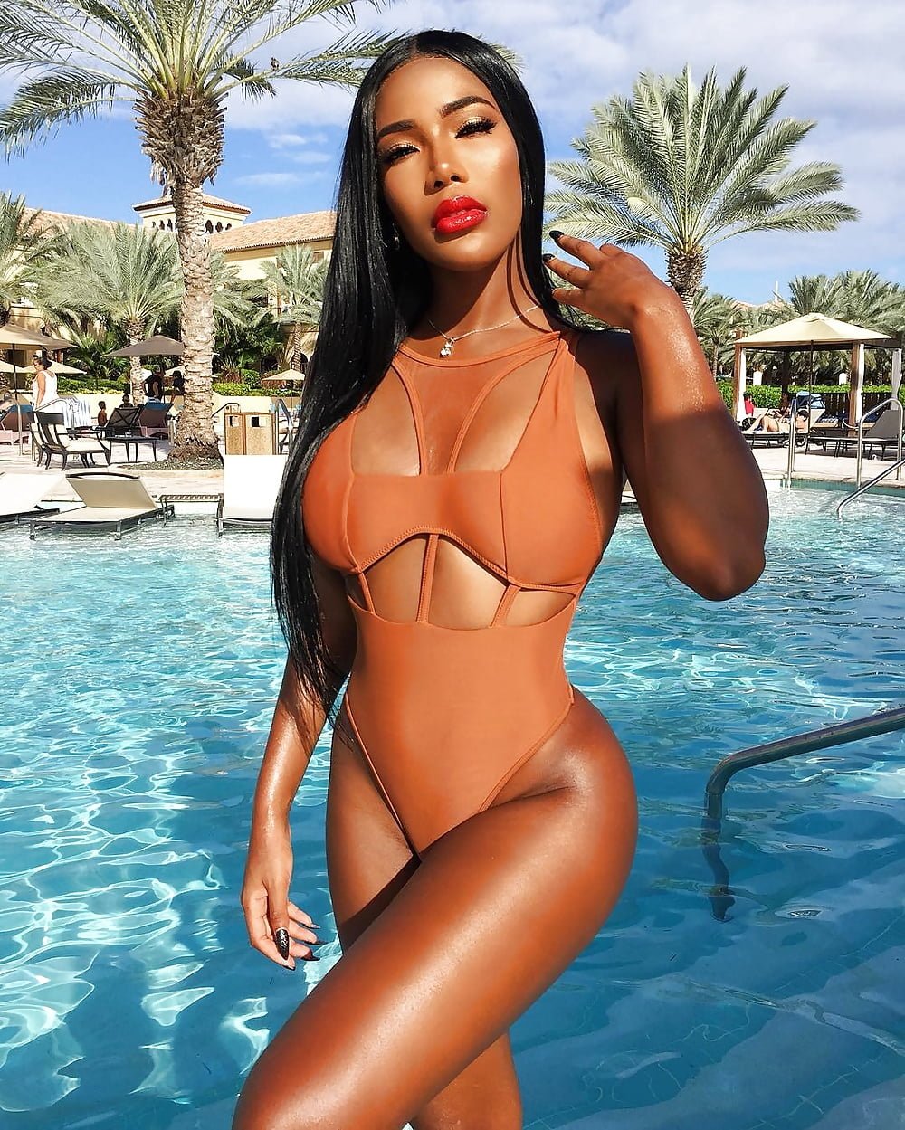 Monifa Jenson is a dark -skinned model