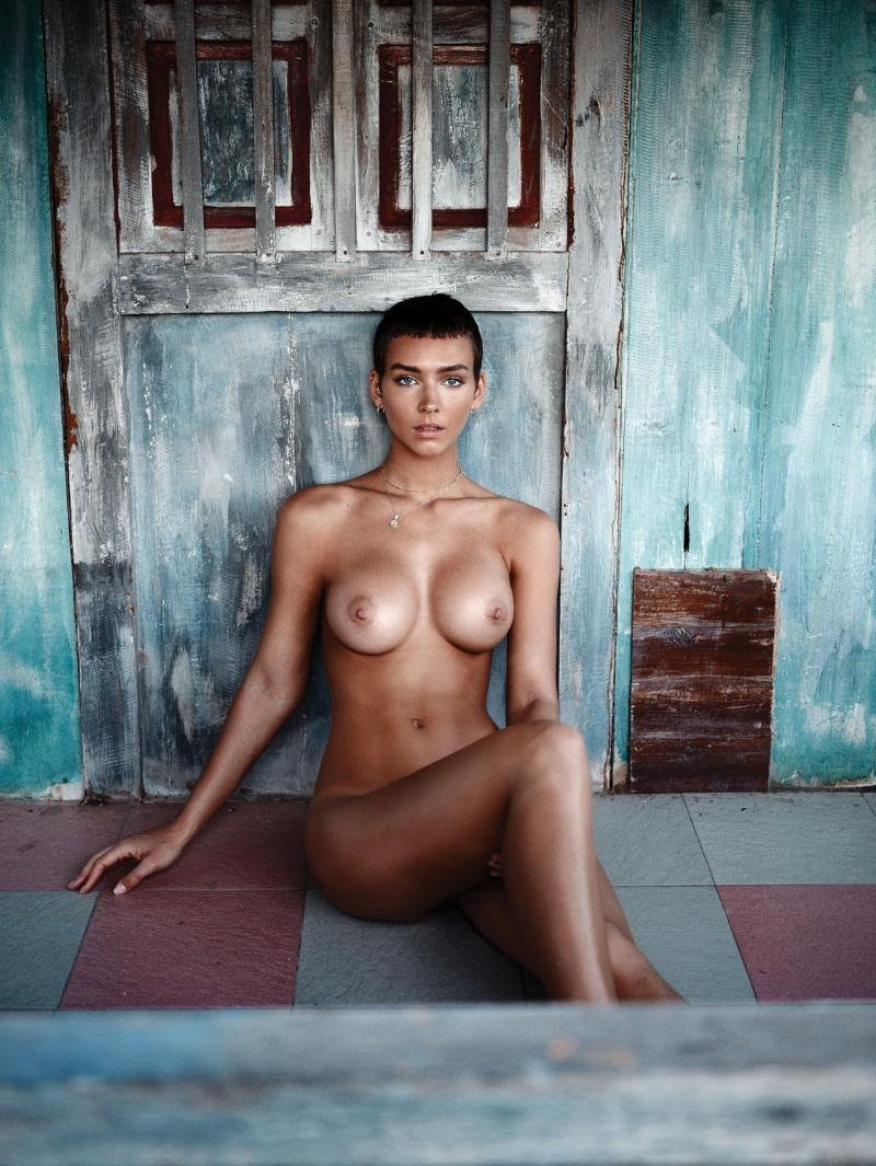 Erotic photos Rachel B