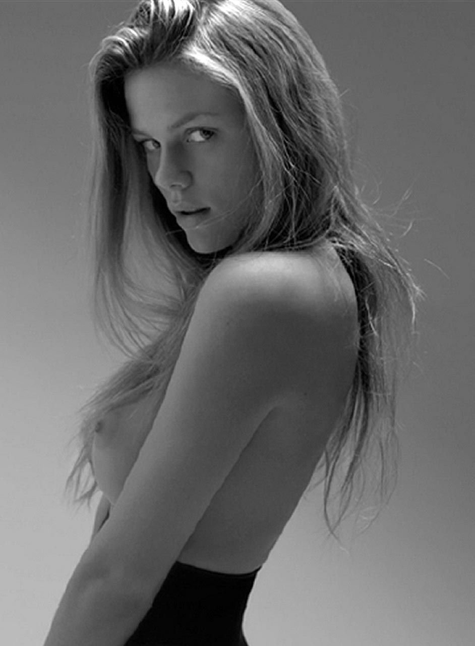 Actress Brooklyn Dexker Naked