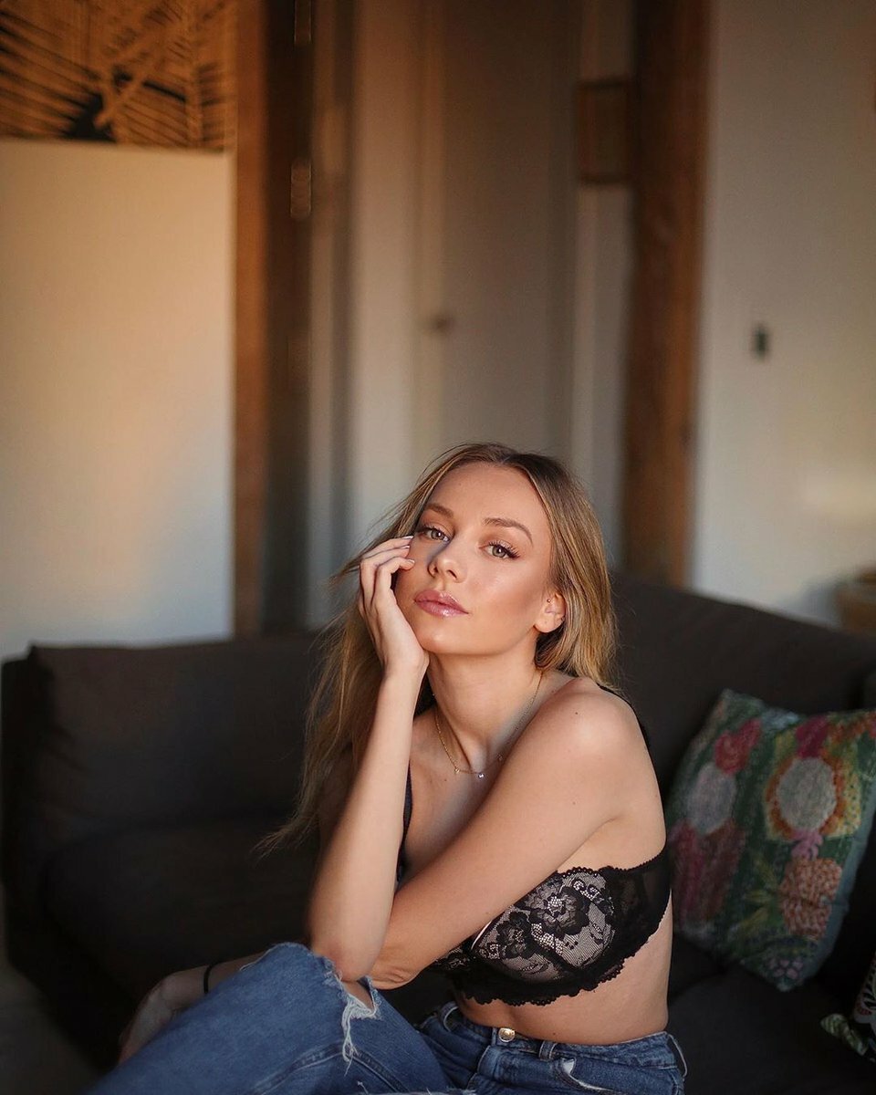 Esther Exposito elite