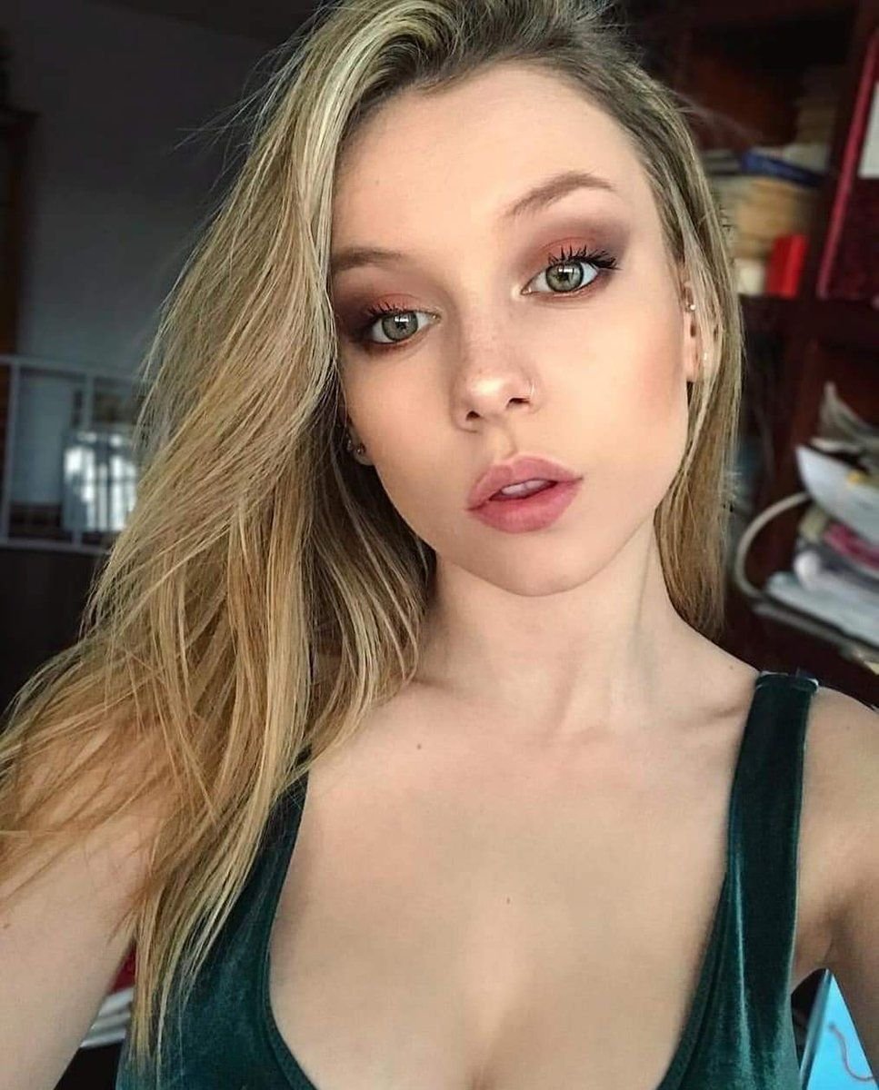Esther Exposito Hot Carla