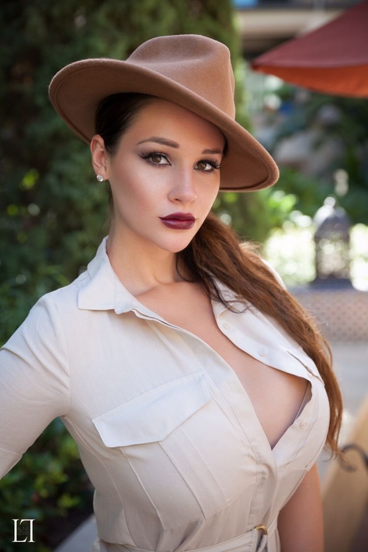 Alina Lewis