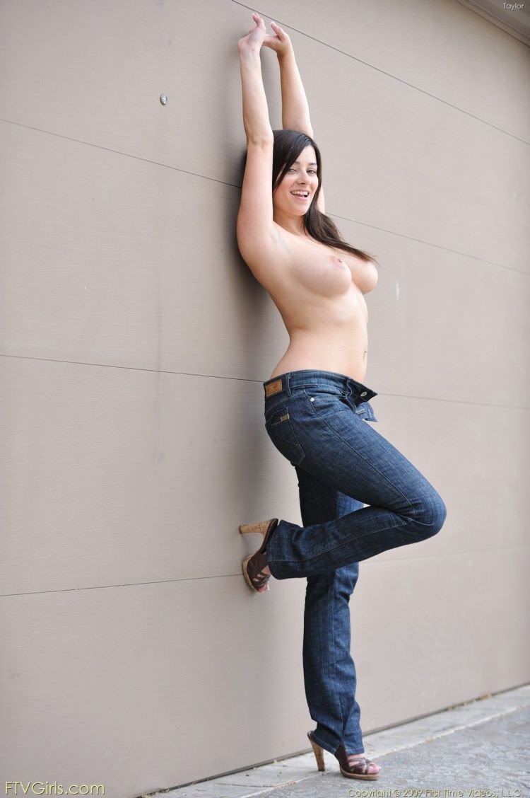 Taylor Vixen in jeans boobs