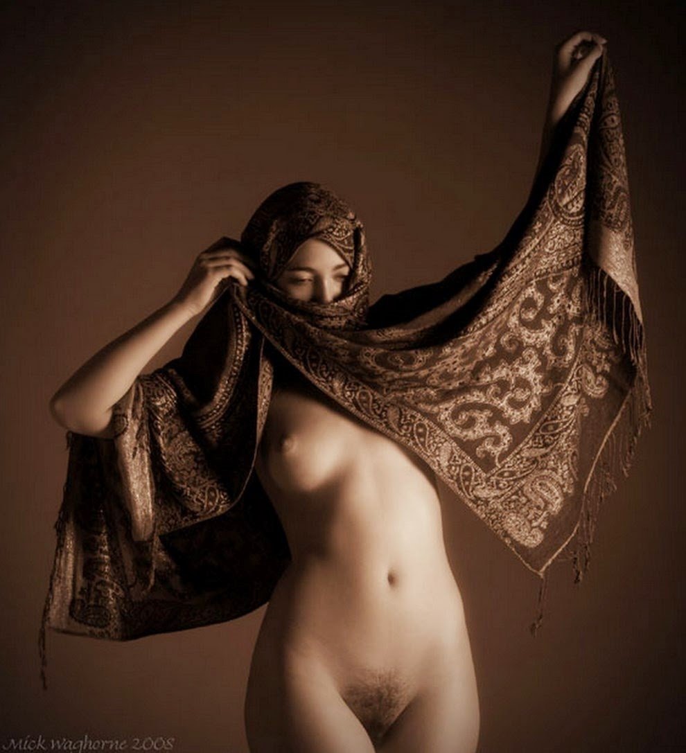 Sanny Leone in Sari Naked