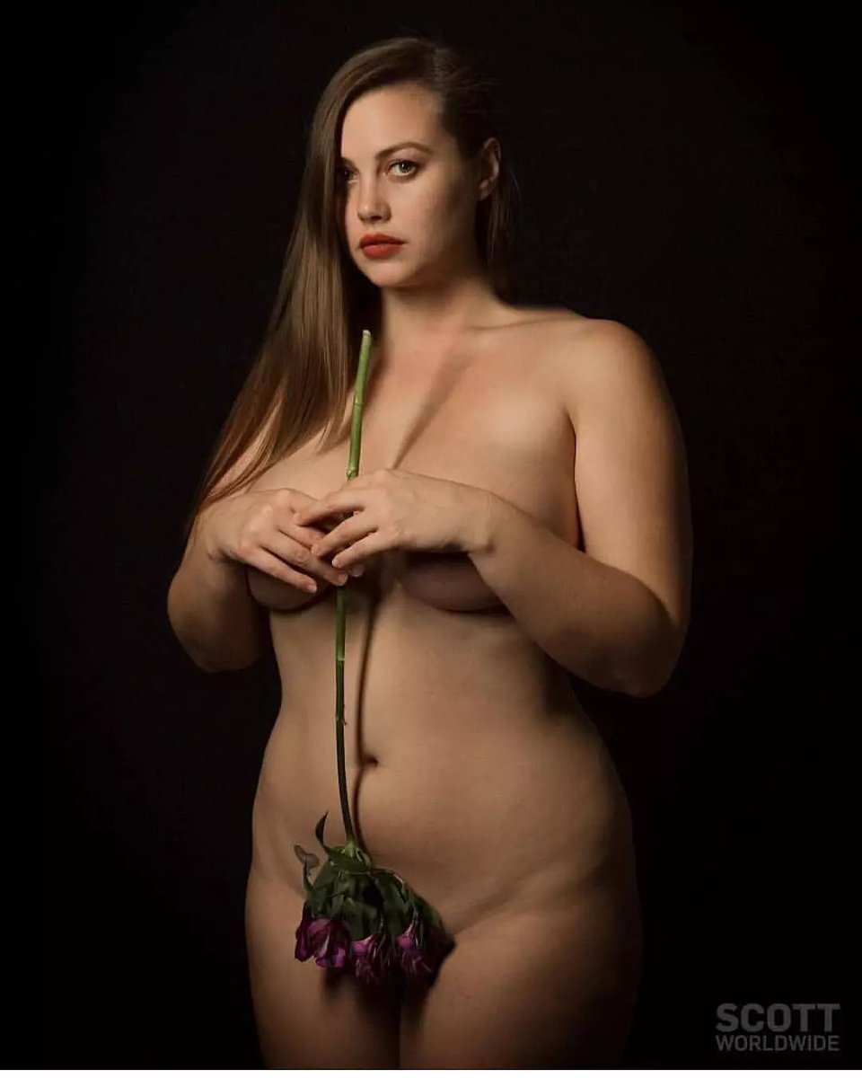 Naked plus saz in nature