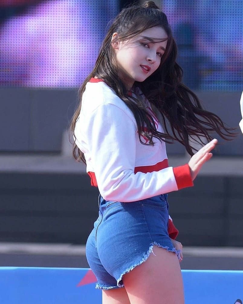 MOMOLAND NANCY BREAST