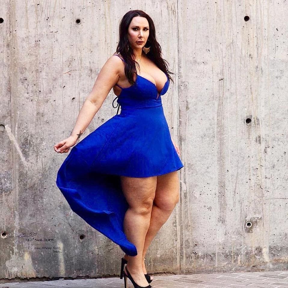 Amber Curve-Plus-Size model