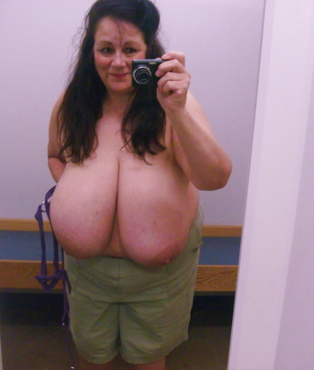Naked mature macromastia