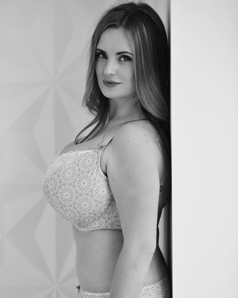 Madelin Petsh in underwear