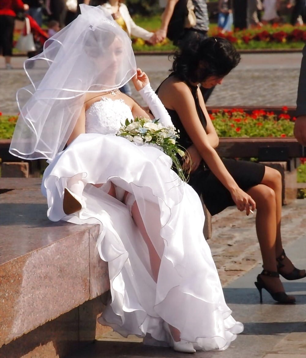 Bride without panties at the wedding