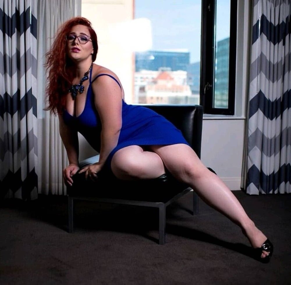 Naked model Plus-Size Anna Marx