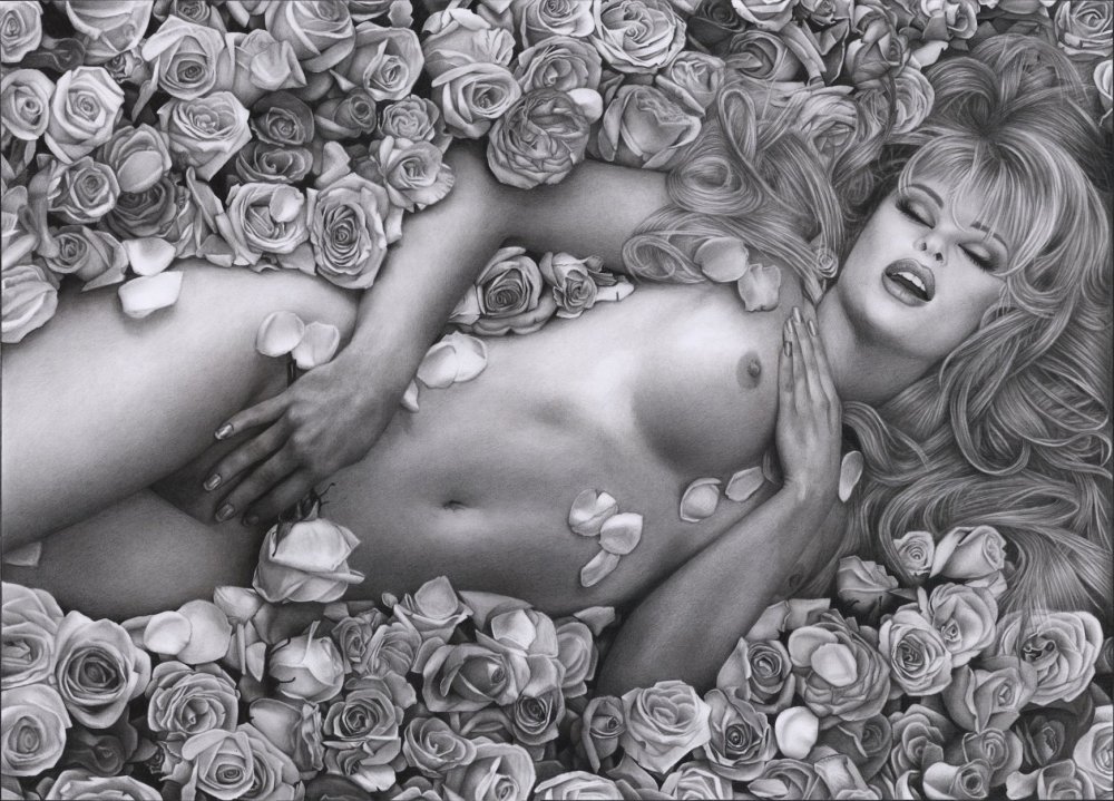 Erotic drawings of girls with a pencil