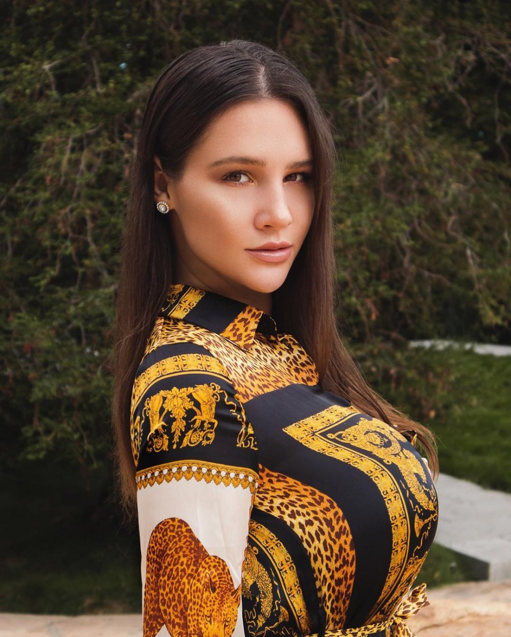 Alina Lewis bust
