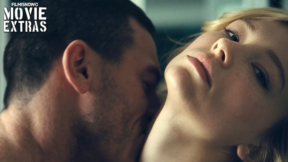 Emily Blunt Girl on the train