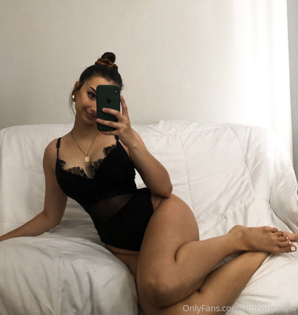 Amber Jianna Selfie