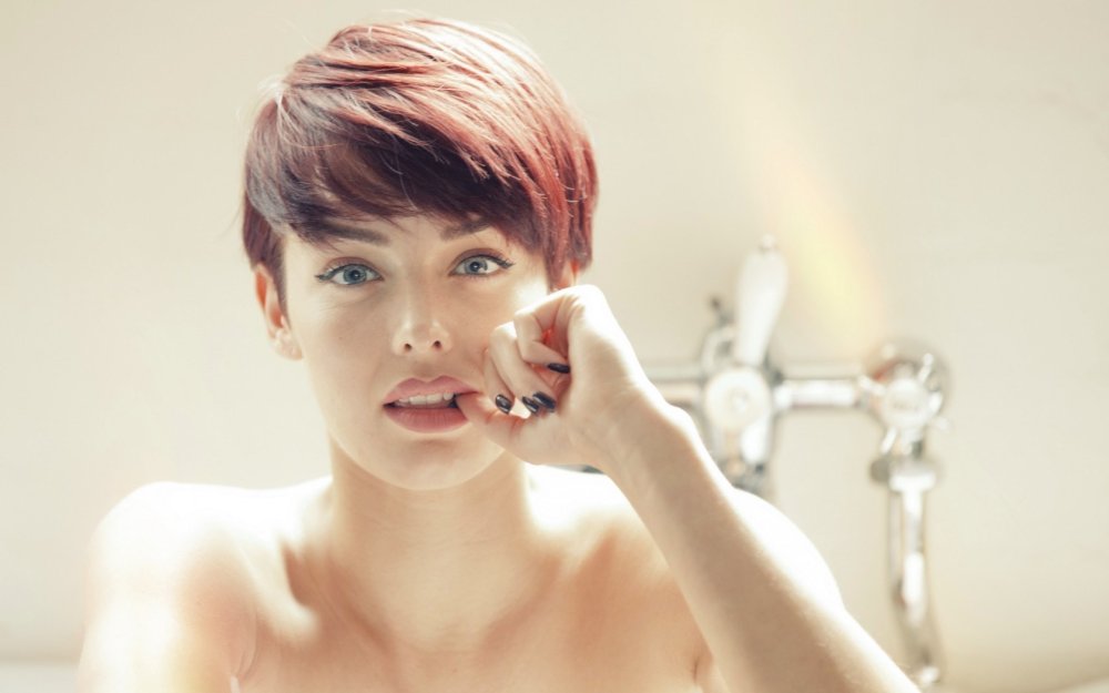 Elegance Erotic Photo Woman Short Hair Iz