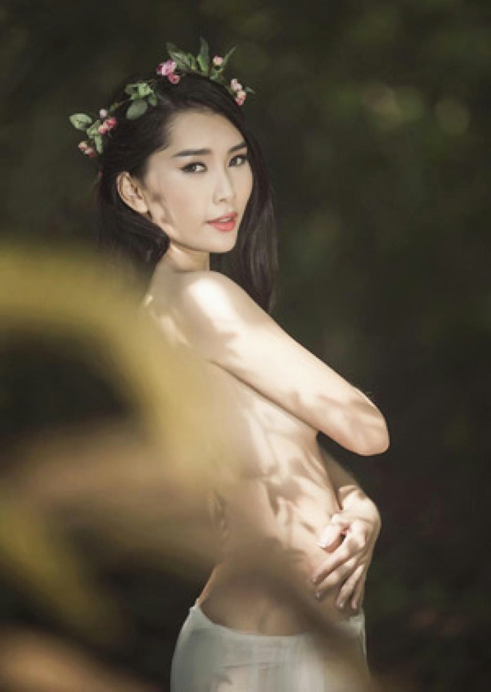 Naked Asian girls