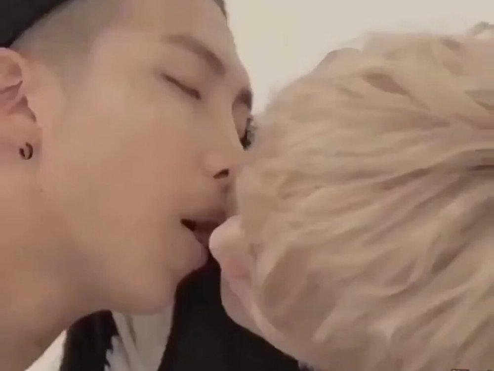 Jimin and Namjun kiss