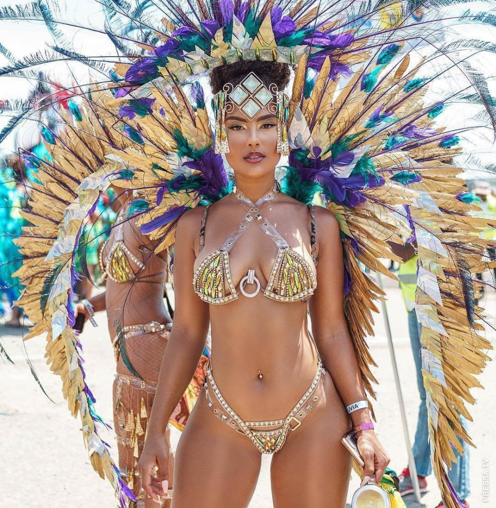Naked dancers on a carnival in Rio