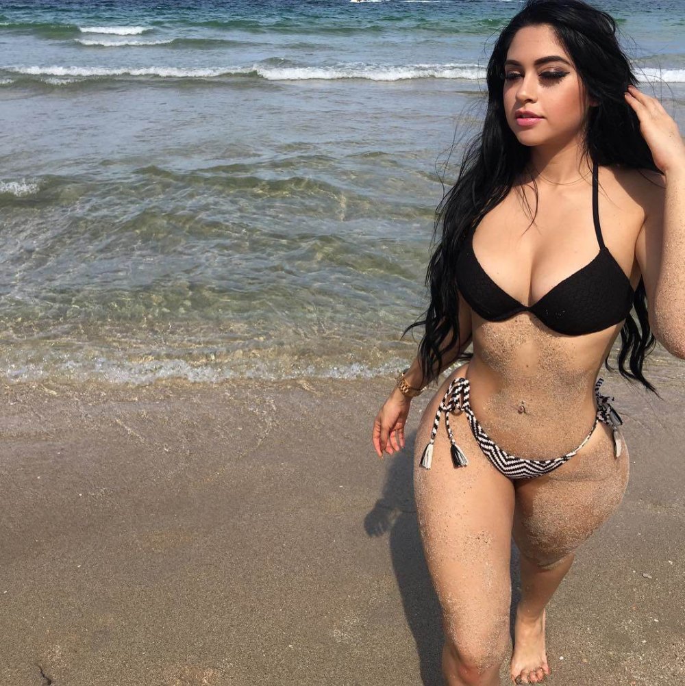Jailin Oda Ochoa without a bra