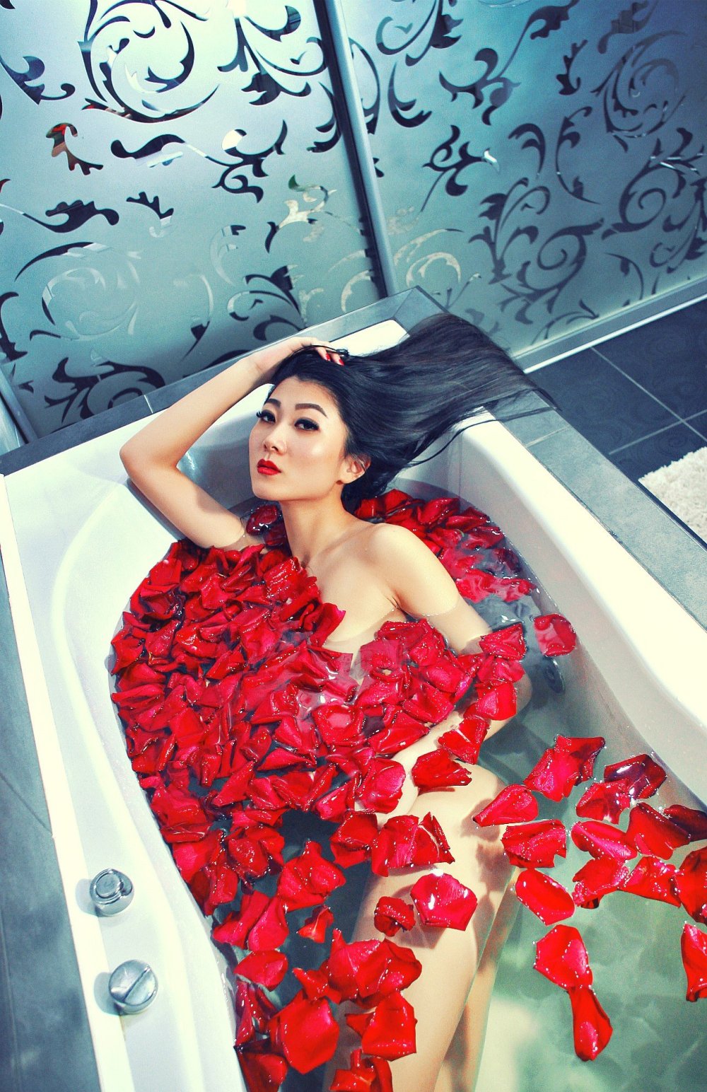 Bathroom with roses
