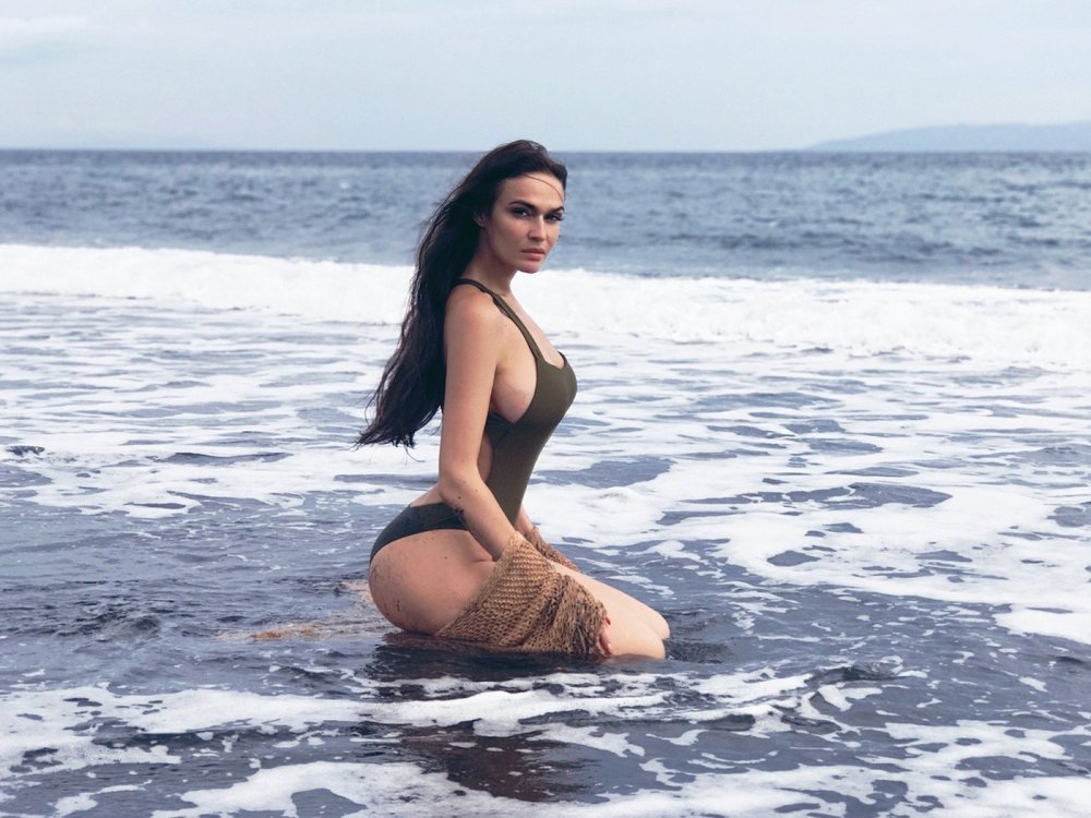 Koch Naomi Hot