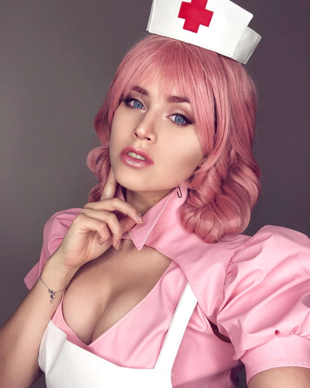 ADELINE FROST Rei