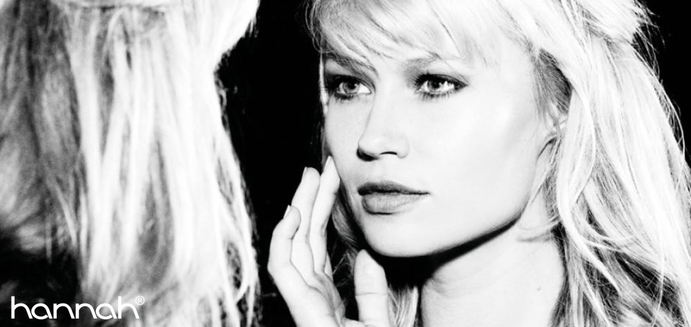 Claire van der boom naked