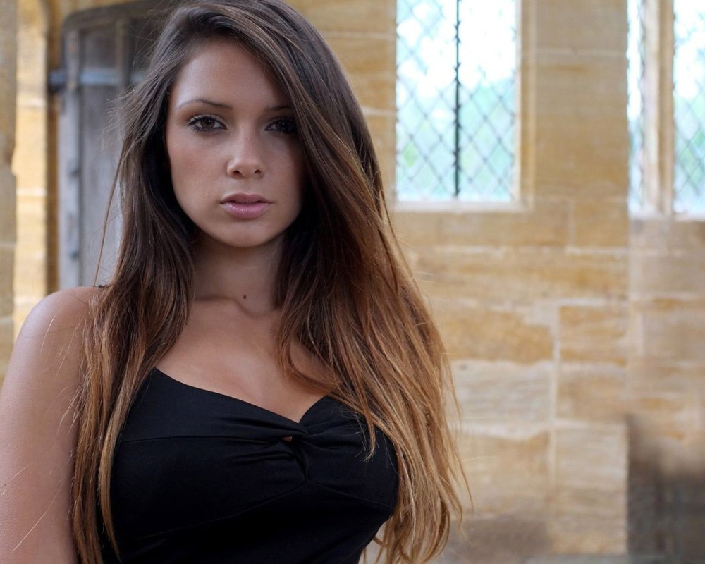 Louisa Khovanski Hot