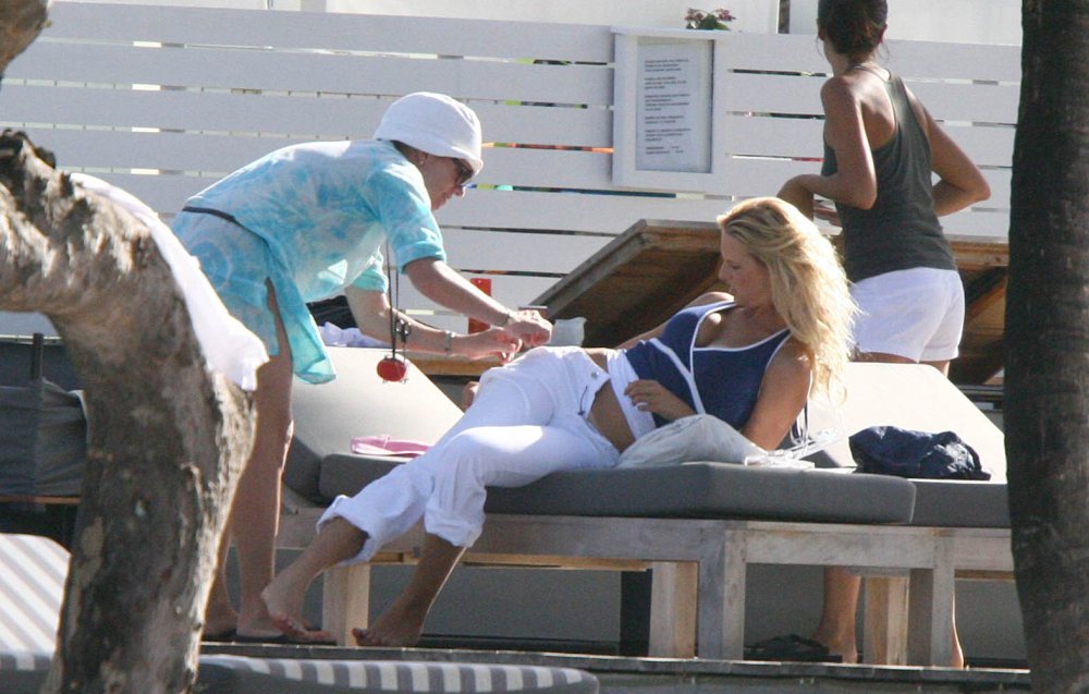 Singer Carolina Topless