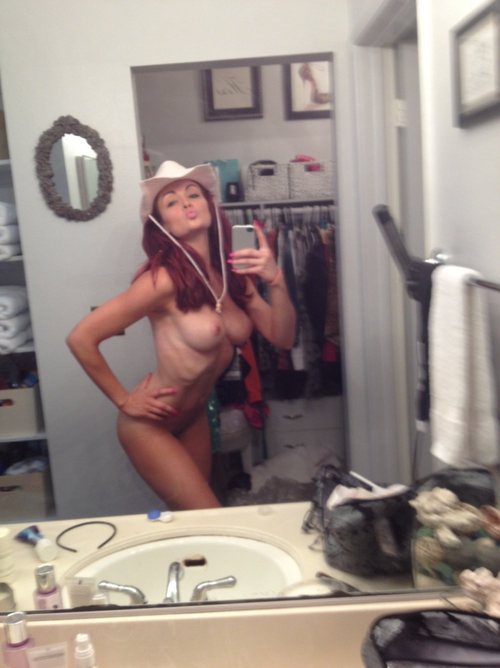 Erotic selfies of girls
